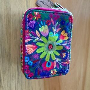 This is a brand new pill case with the days of the weeks.